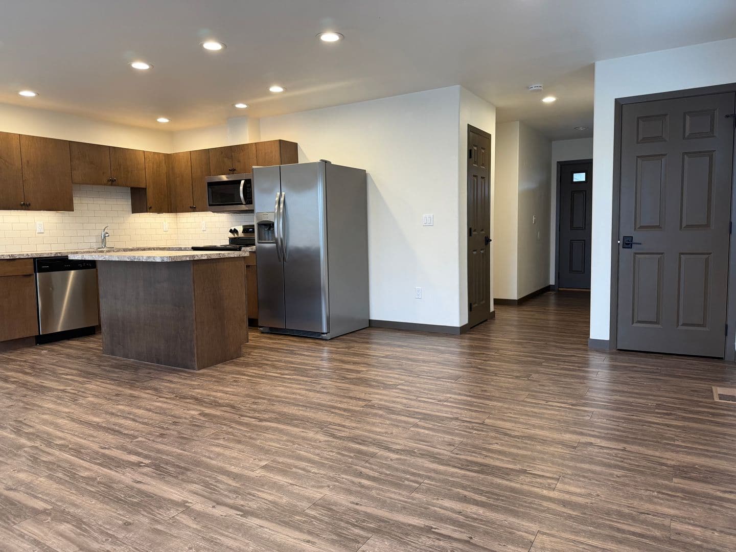 Yakima Apartment: 215 N 76th Ave
