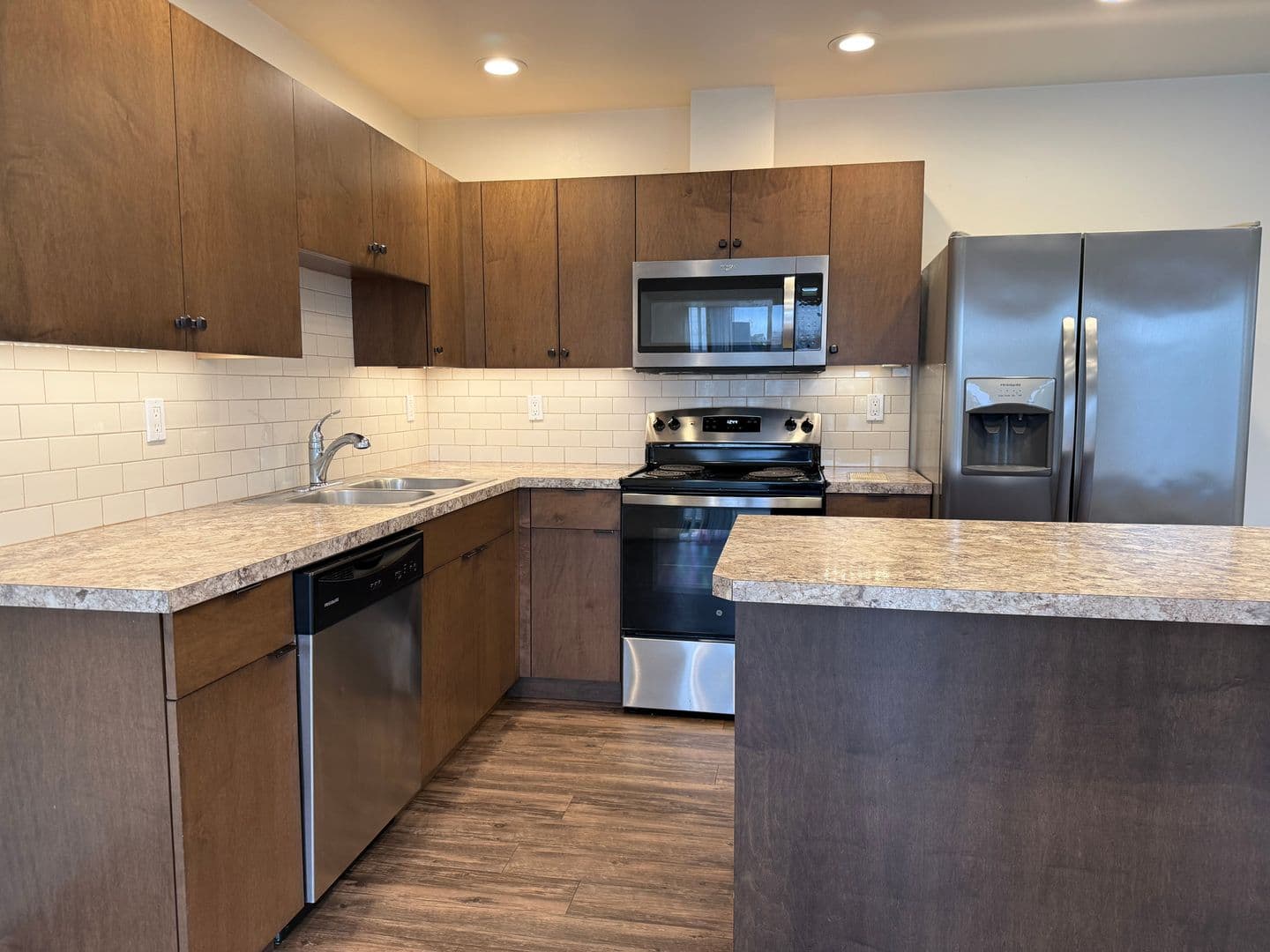 Yakima Apartment: 215 N 76th Ave