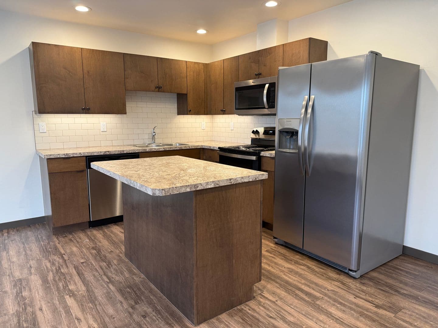Yakima Apartment: 215 N 76th Ave