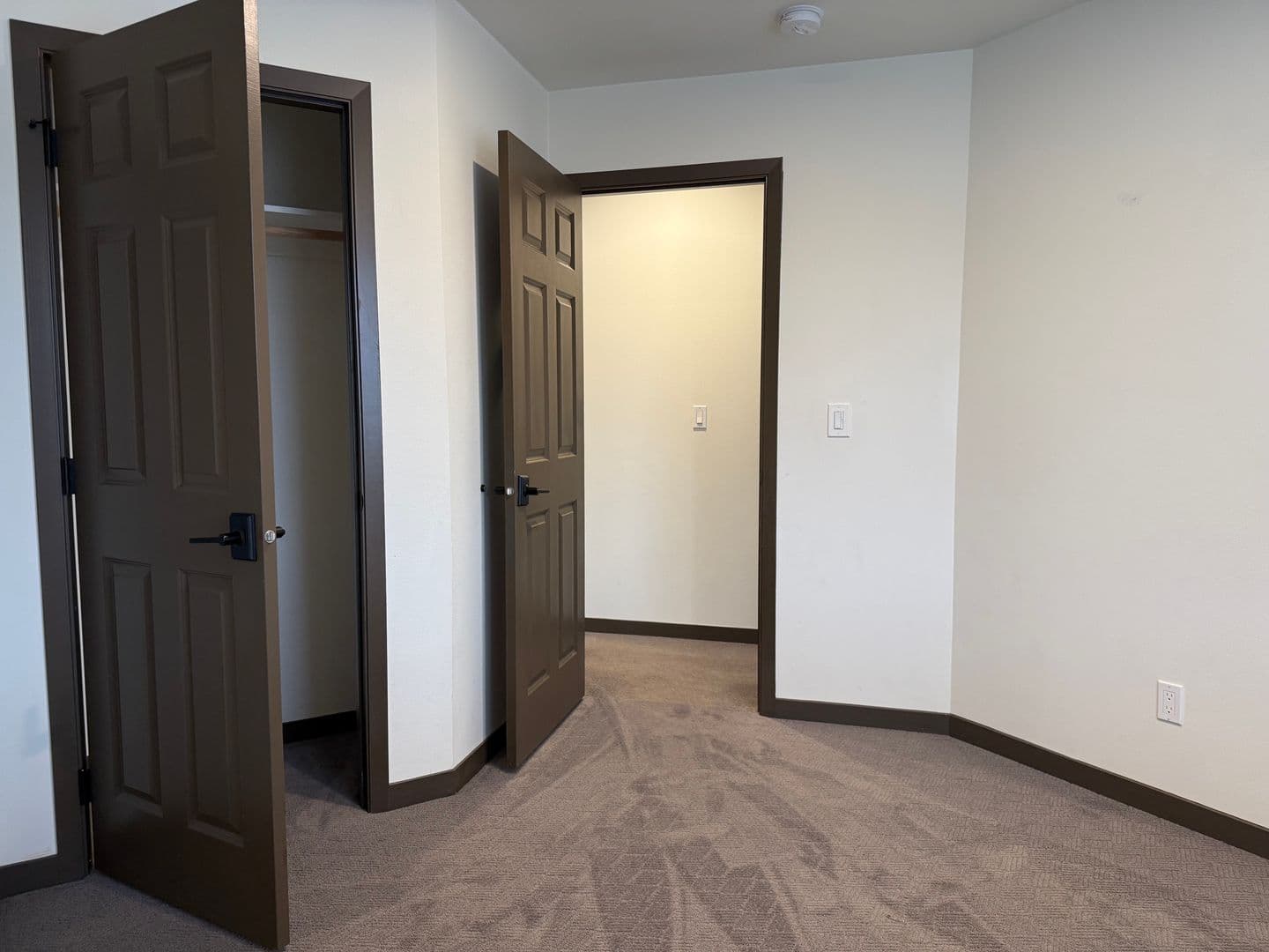 Yakima Apartment: 215 N 76th Ave