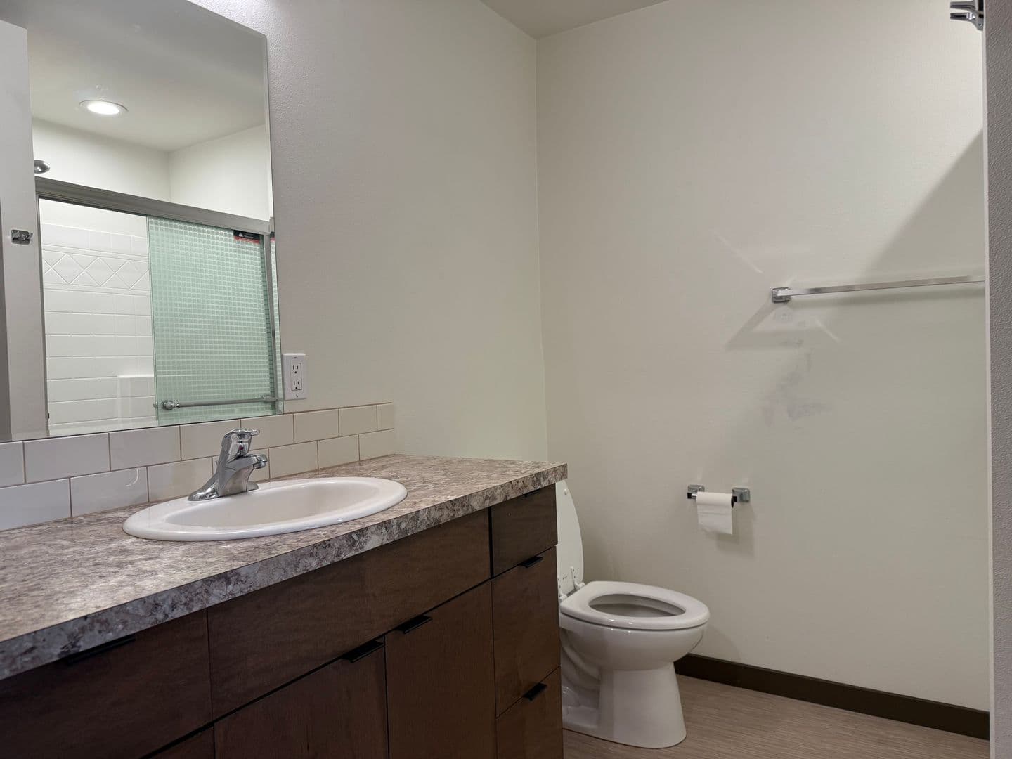 Yakima Apartment: 215 N 76th Ave