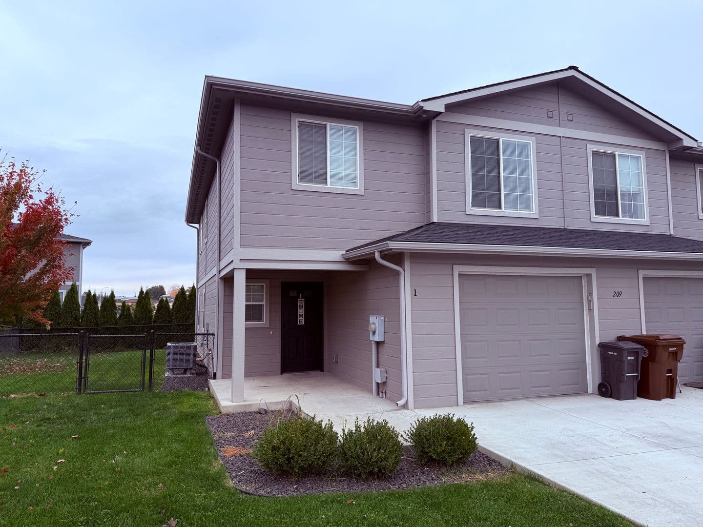 Yakima Apartment: 215 N 76th Ave