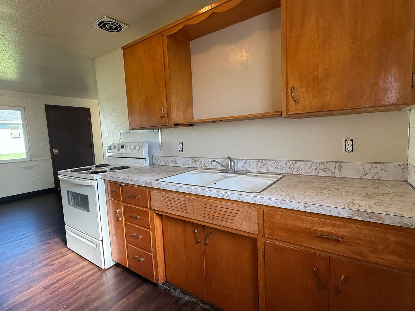 Selah Apartment: 1006 W Pear Ave