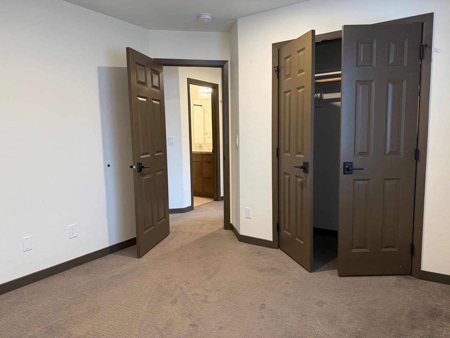 Yakima Apartment: 215 N 76th Ave
