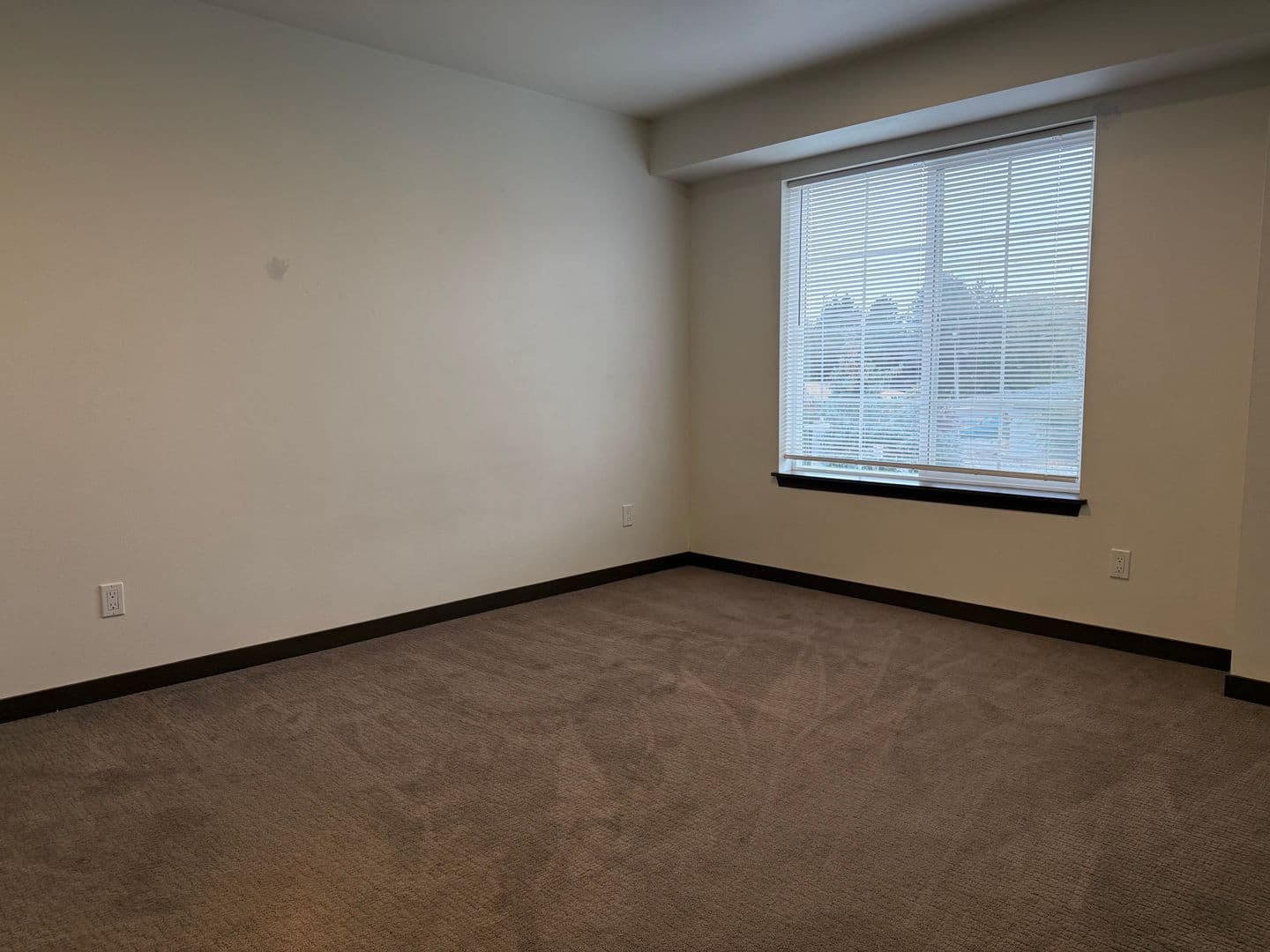 Yakima Apartment: 215 N 76th Ave