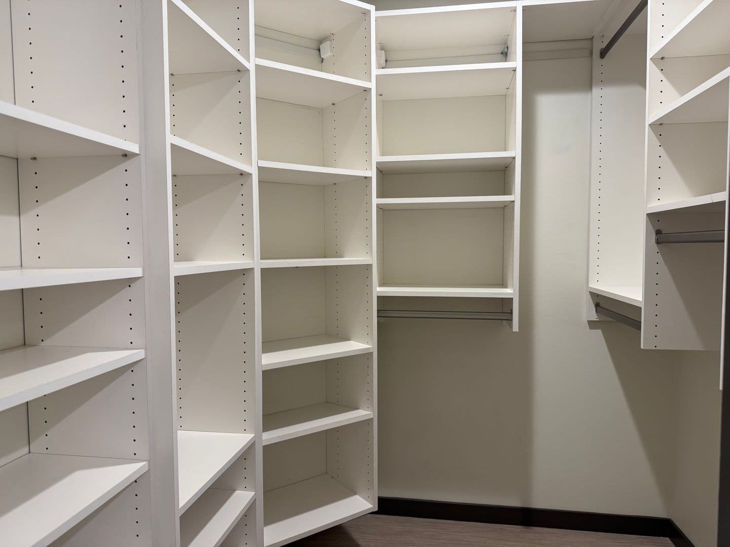Yakima Apartment: 215 N 76th Ave