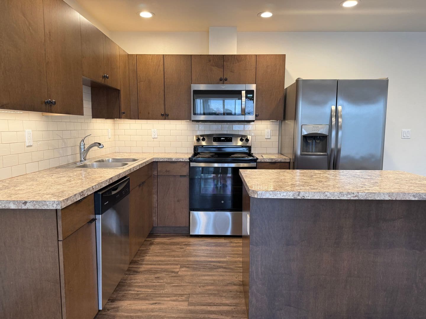 Yakima Apartment: 215 N 76th Ave