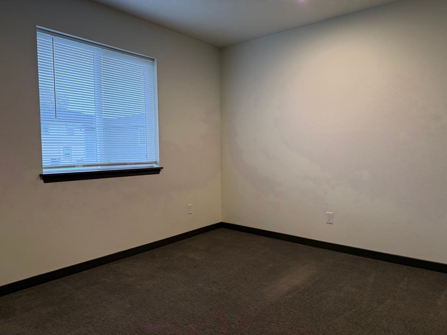Yakima Apartment: 215 N 76th Ave
