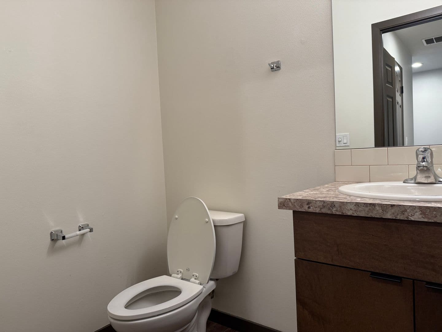 Yakima Apartment: 215 N 76th Ave