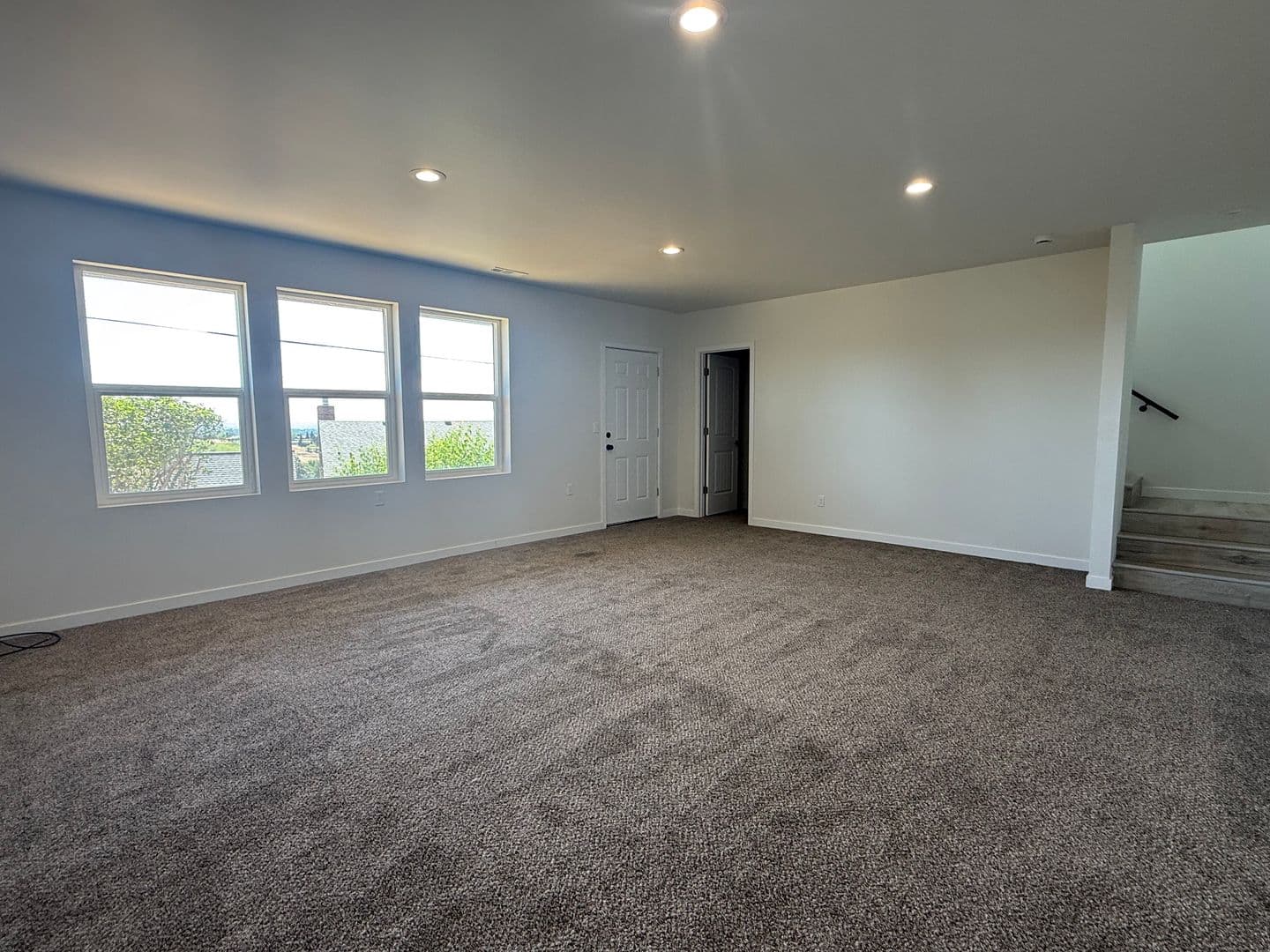 Yakima Multiplex: 505 N 80th Ave