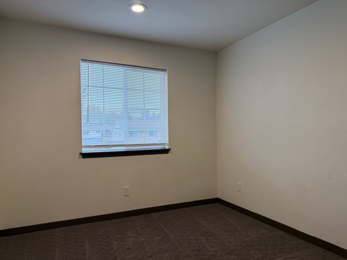 Yakima Apartment: 215 N 76th Ave