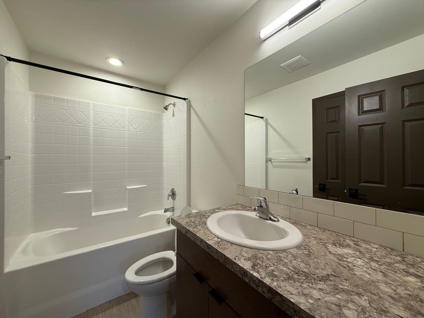 Yakima Apartment: 215 N 76th Ave
