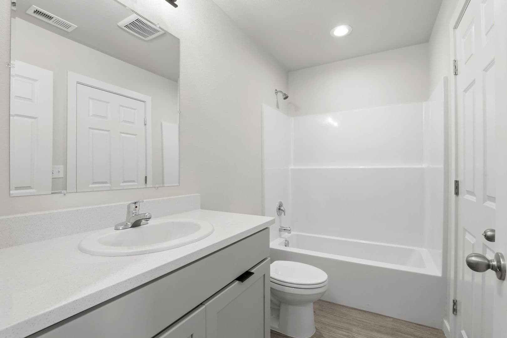 Yakima Apartment: 5200 Jazz St.