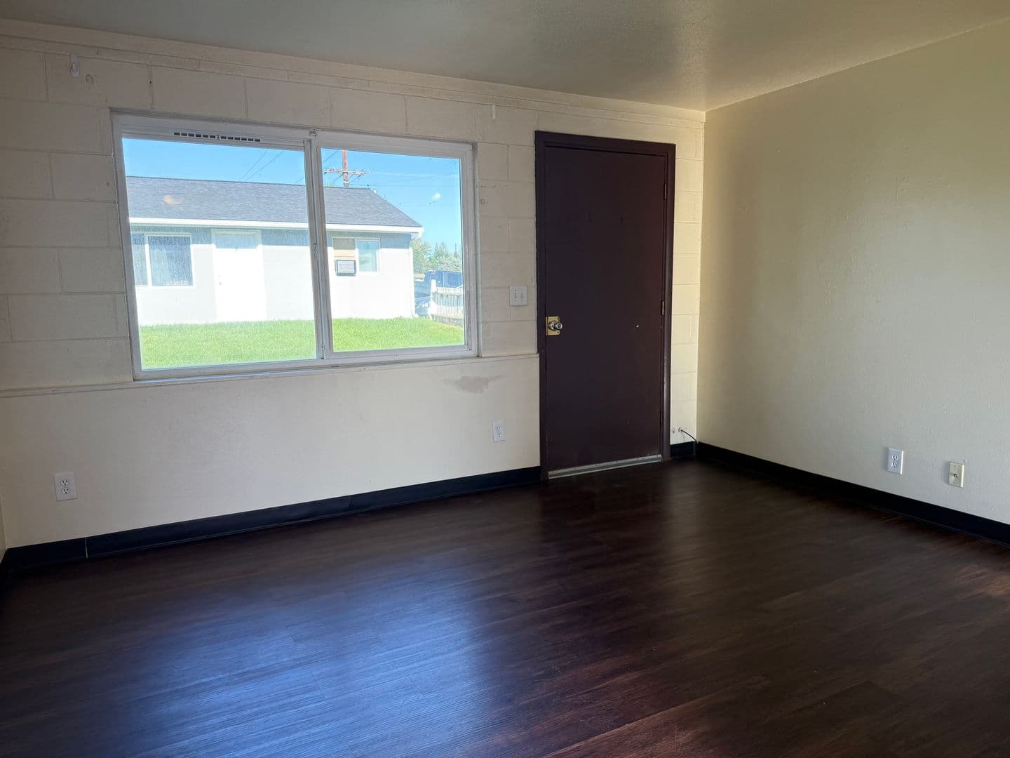 Selah Apartment: 1006 W Pear Ave