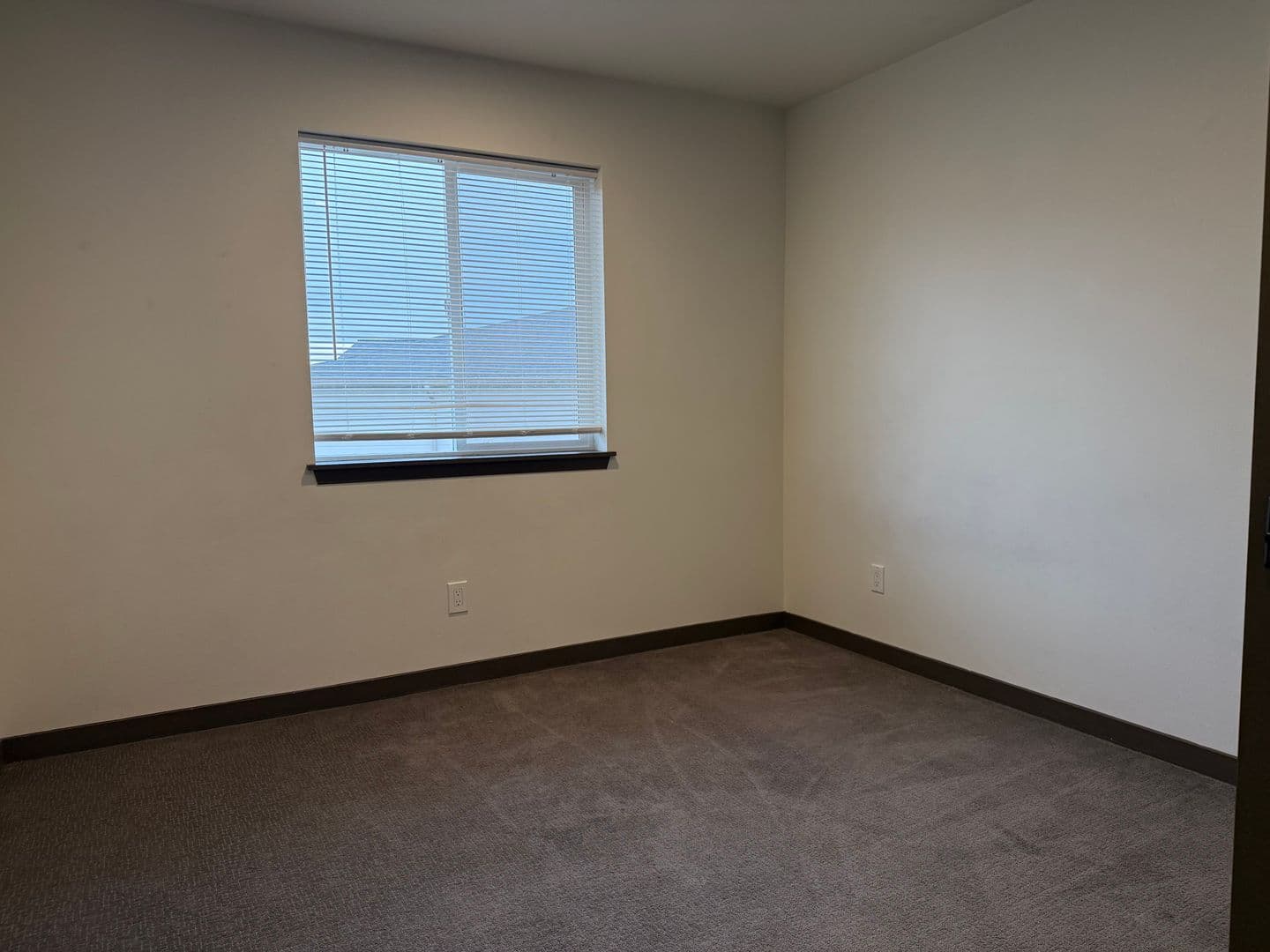 Yakima Apartment: 215 N 76th Ave