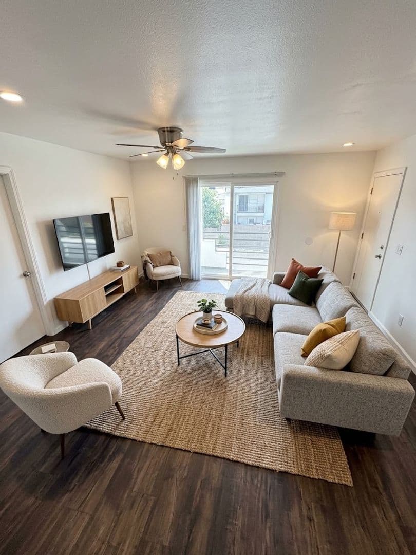 Los Angeles Apartment: 402 N. Ardmore Avenue