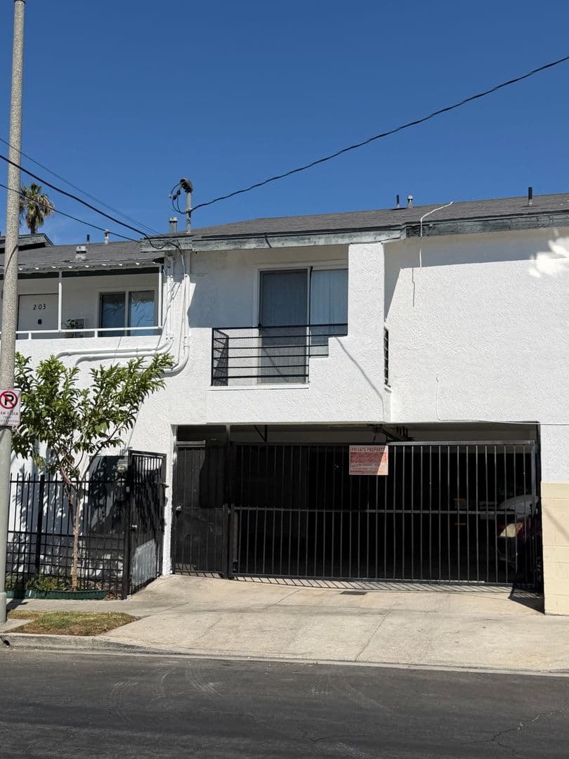 Los Angeles Apartment: 402 N. Ardmore Avenue