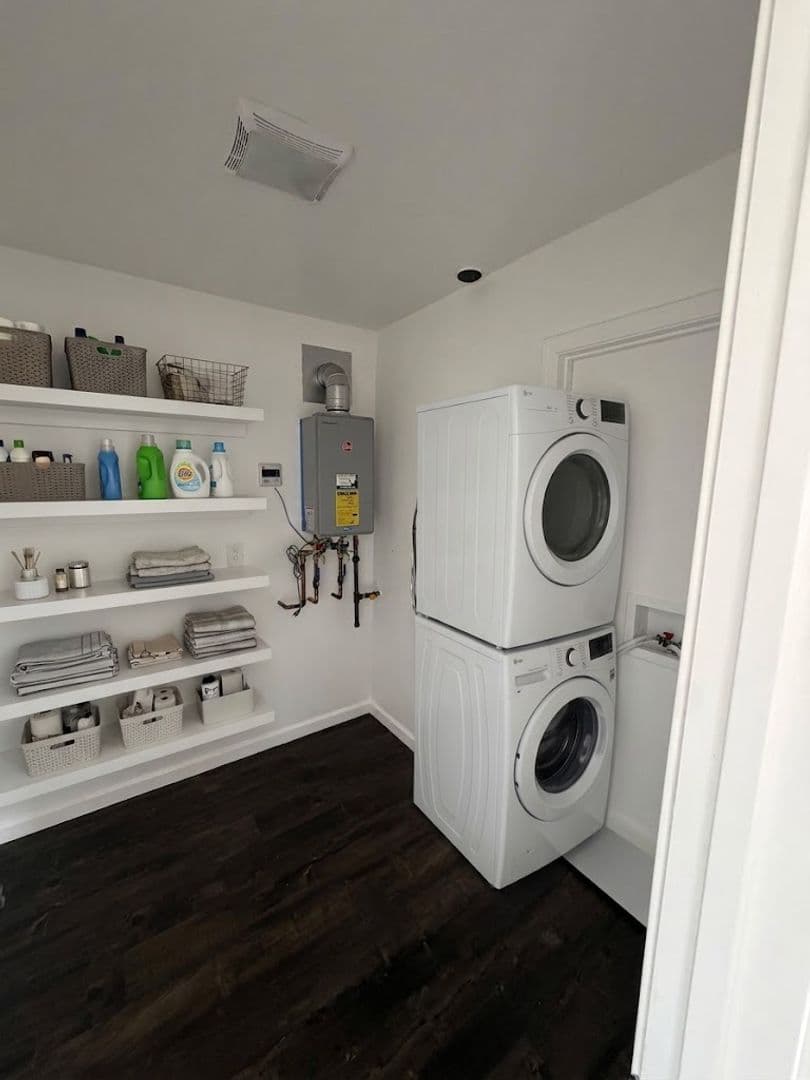 Los Angeles Apartment: 402 N. Ardmore Avenue