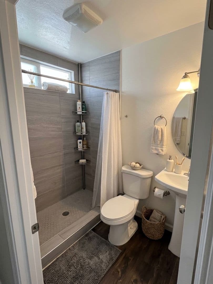 Los Angeles Apartment: 402 N. Ardmore Avenue