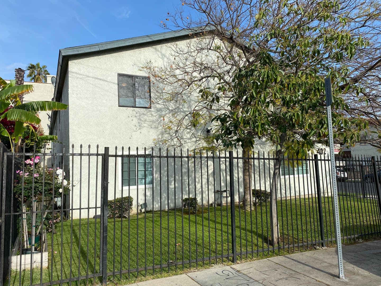 Los Angeles Apartment: 402 N. Ardmore Avenue