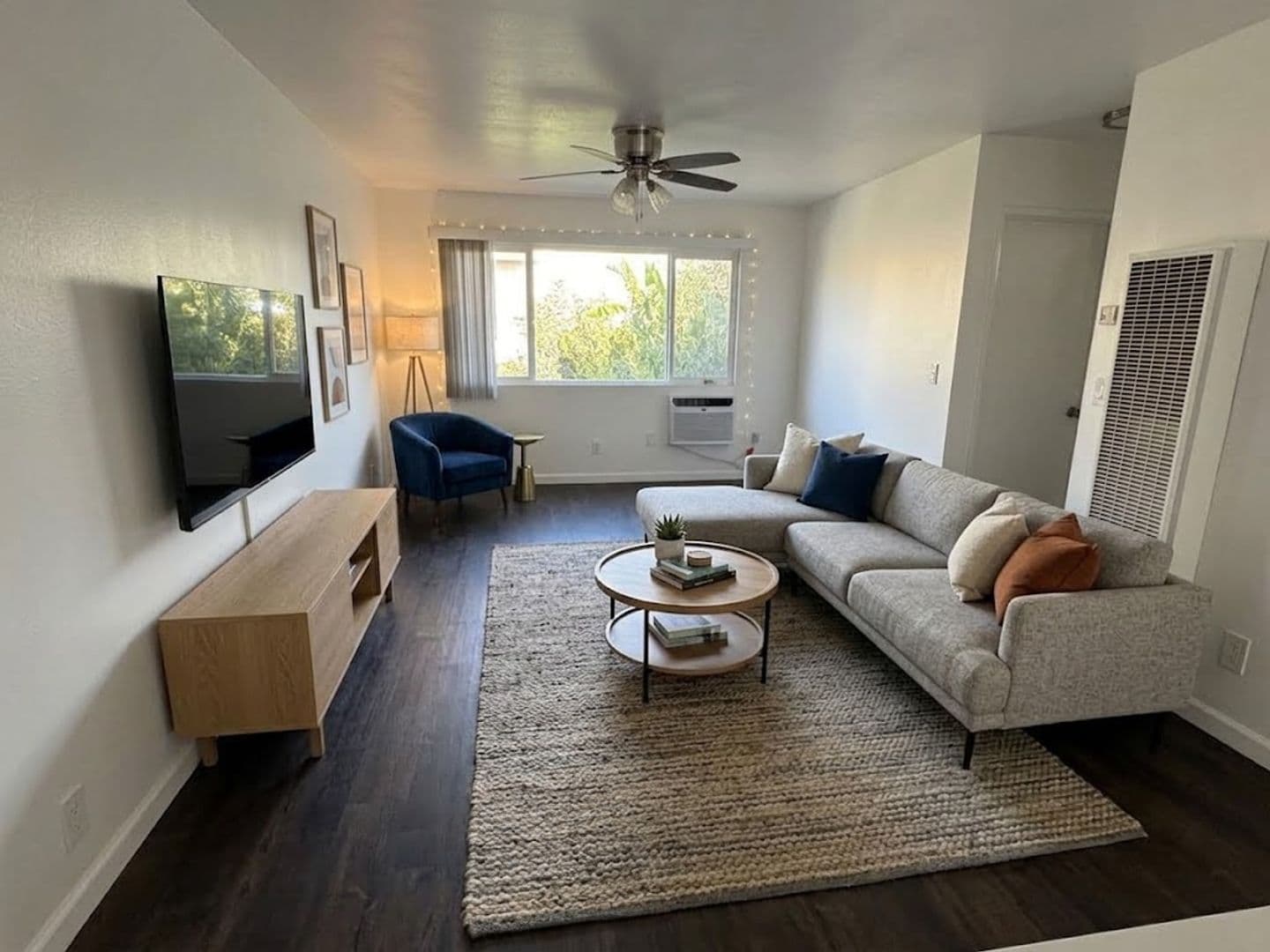 Los Angeles Apartment: 402 N. Ardmore Avenue
