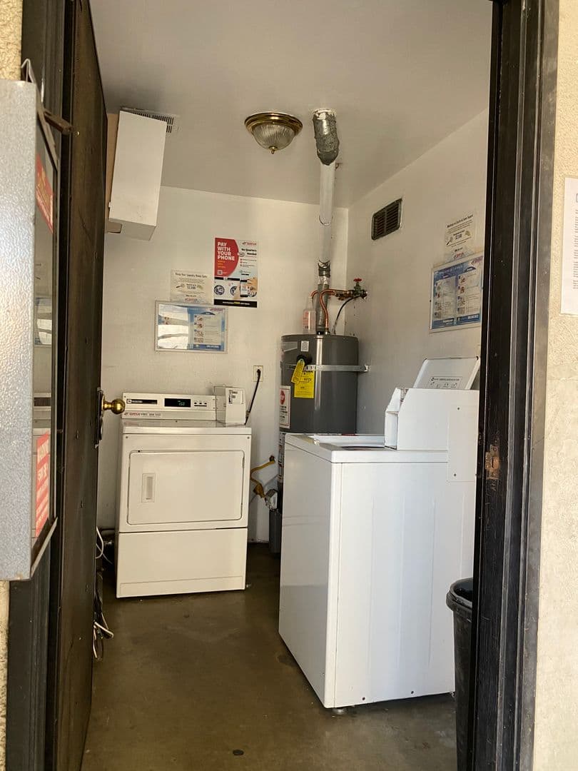 Los Angeles Apartment: 402 N. Ardmore Avenue