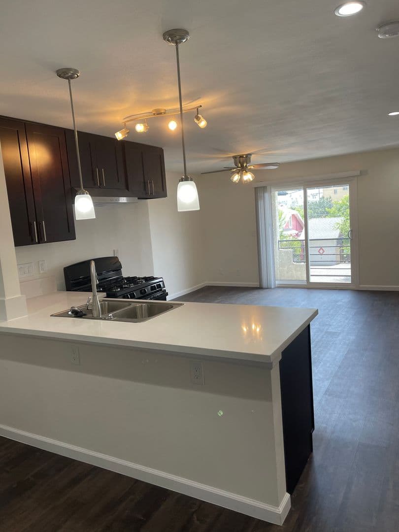 Los Angeles Apartment: 402 N. Ardmore Avenue