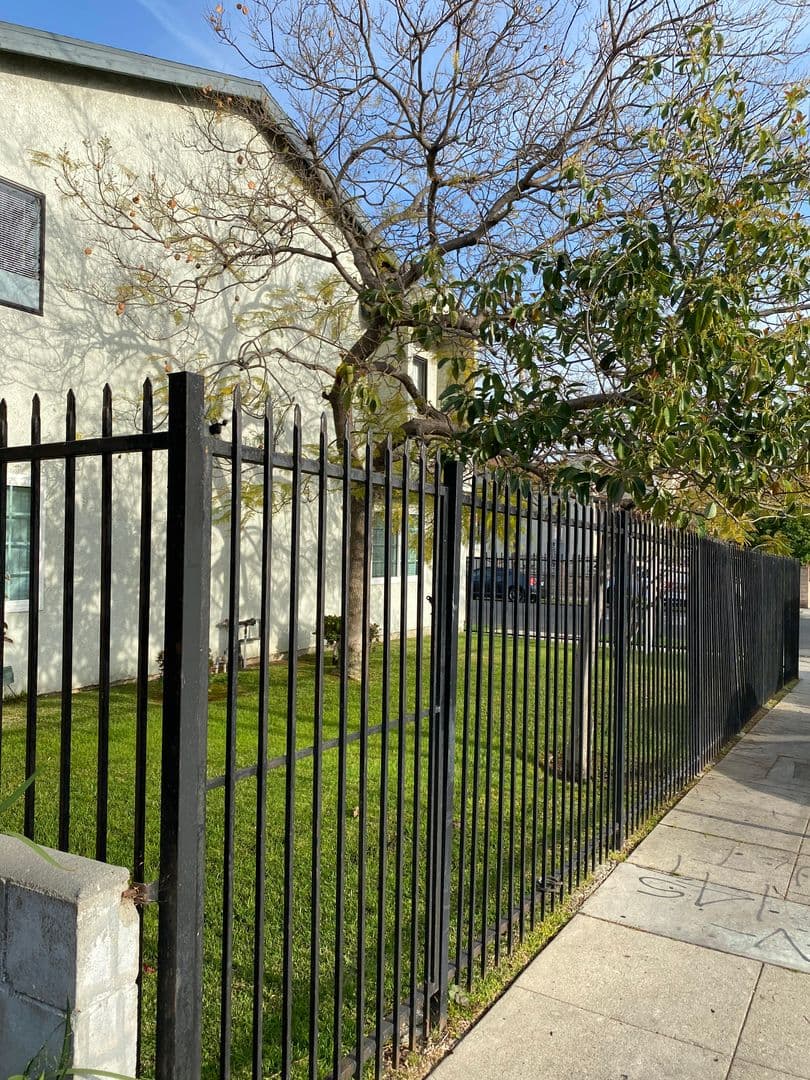 Los Angeles Apartment: 402 N. Ardmore Avenue