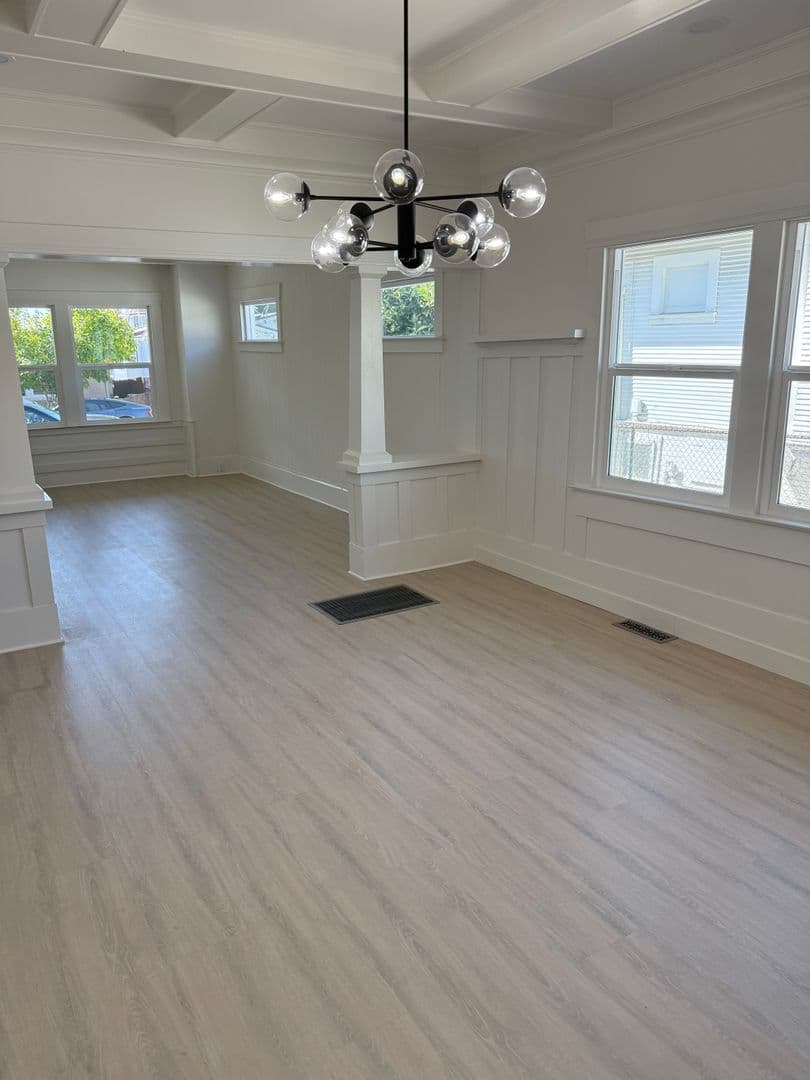 Oakland House: 3914 Agua Vista St.