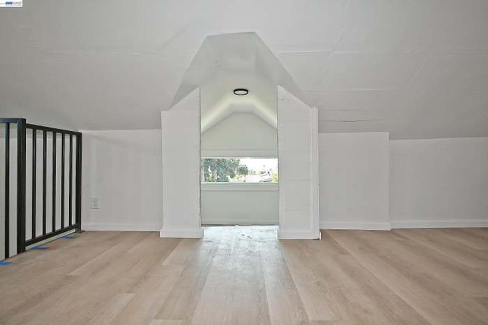 Oakland House: 3914 Agua Vista St.