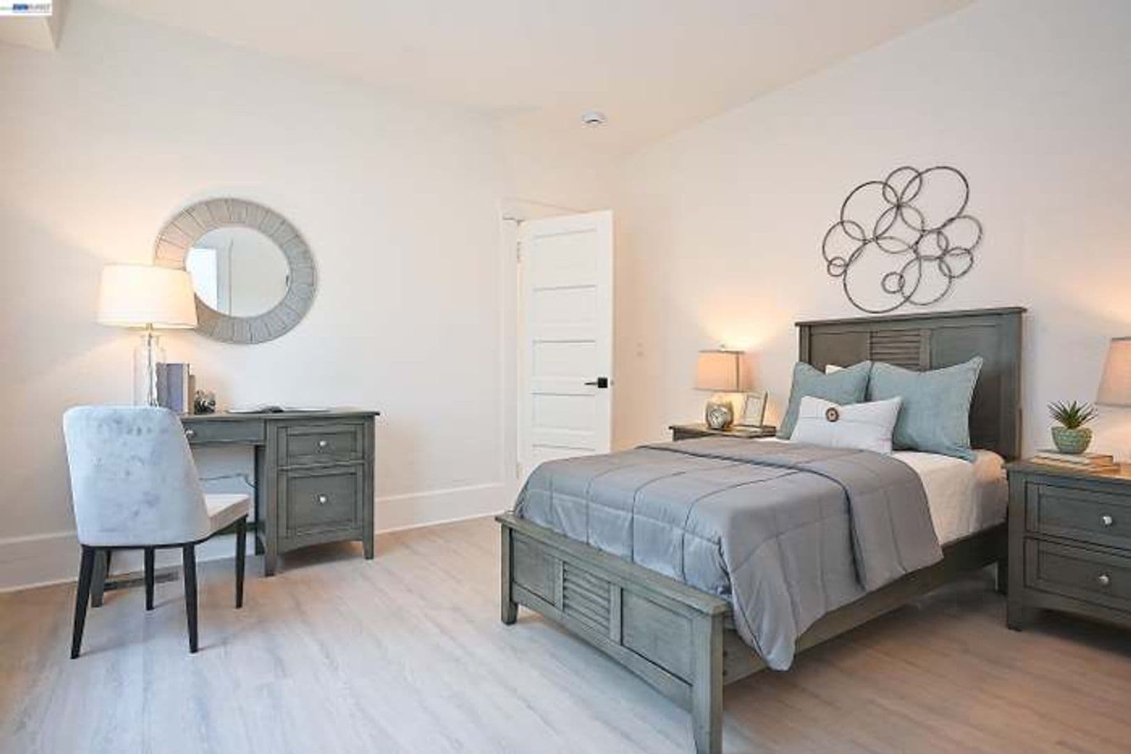 Oakland House: 3914 Agua Vista St.