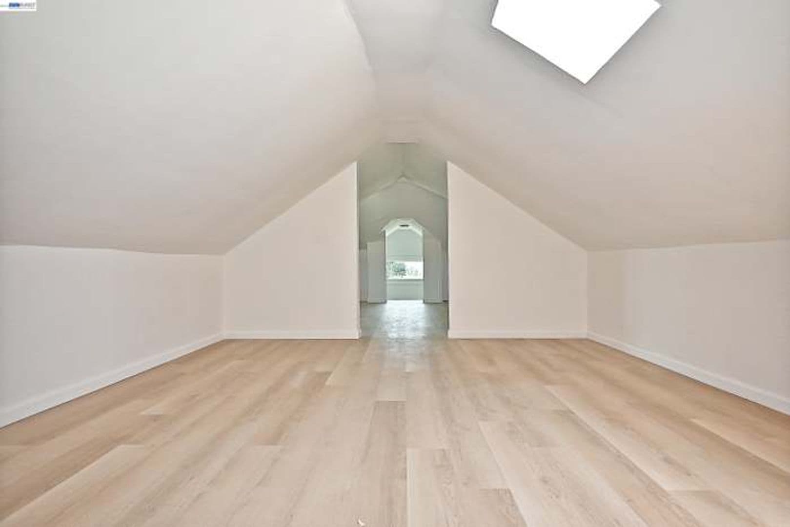 Oakland House: 3914 Agua Vista St.