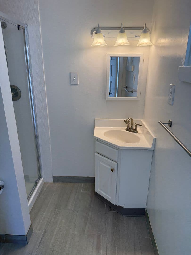 Oakland House: 3914 Agua Vista St.
