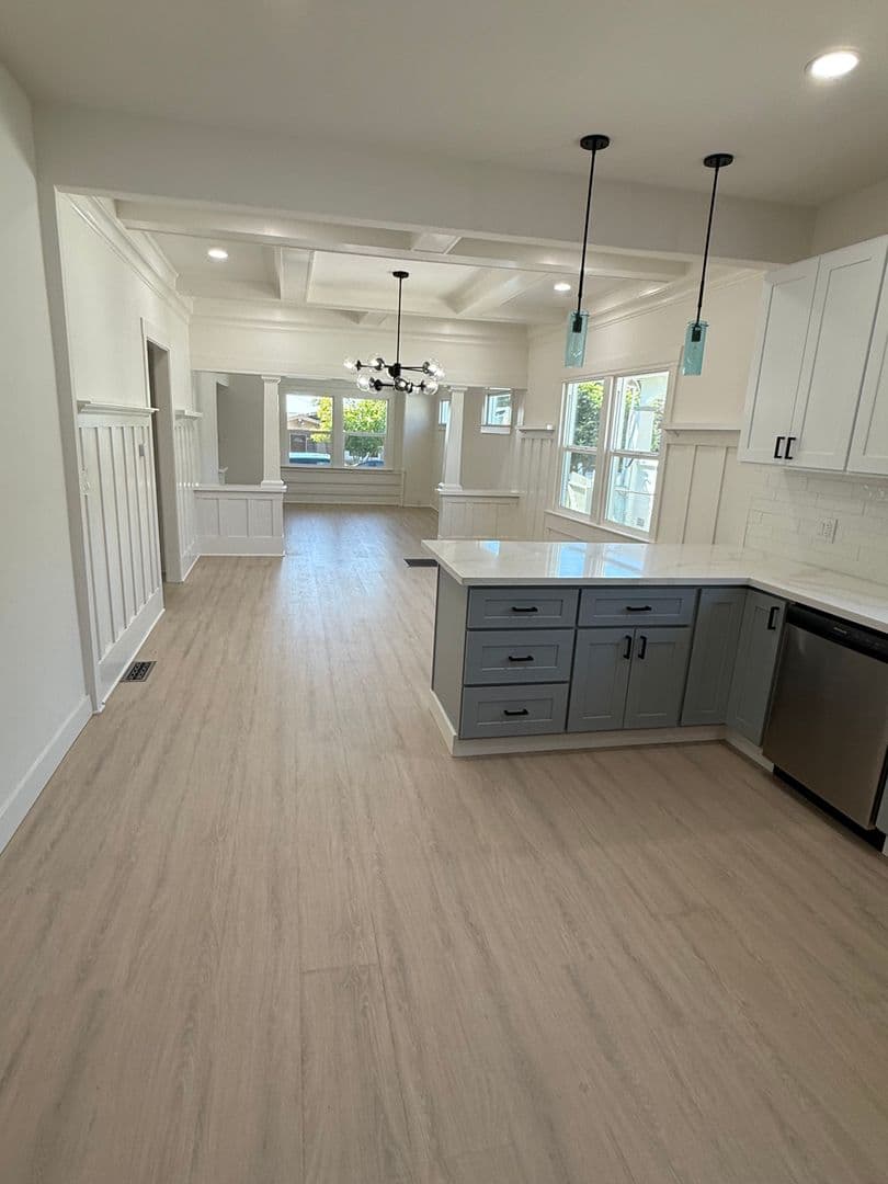 Oakland House: 3914 Agua Vista St.