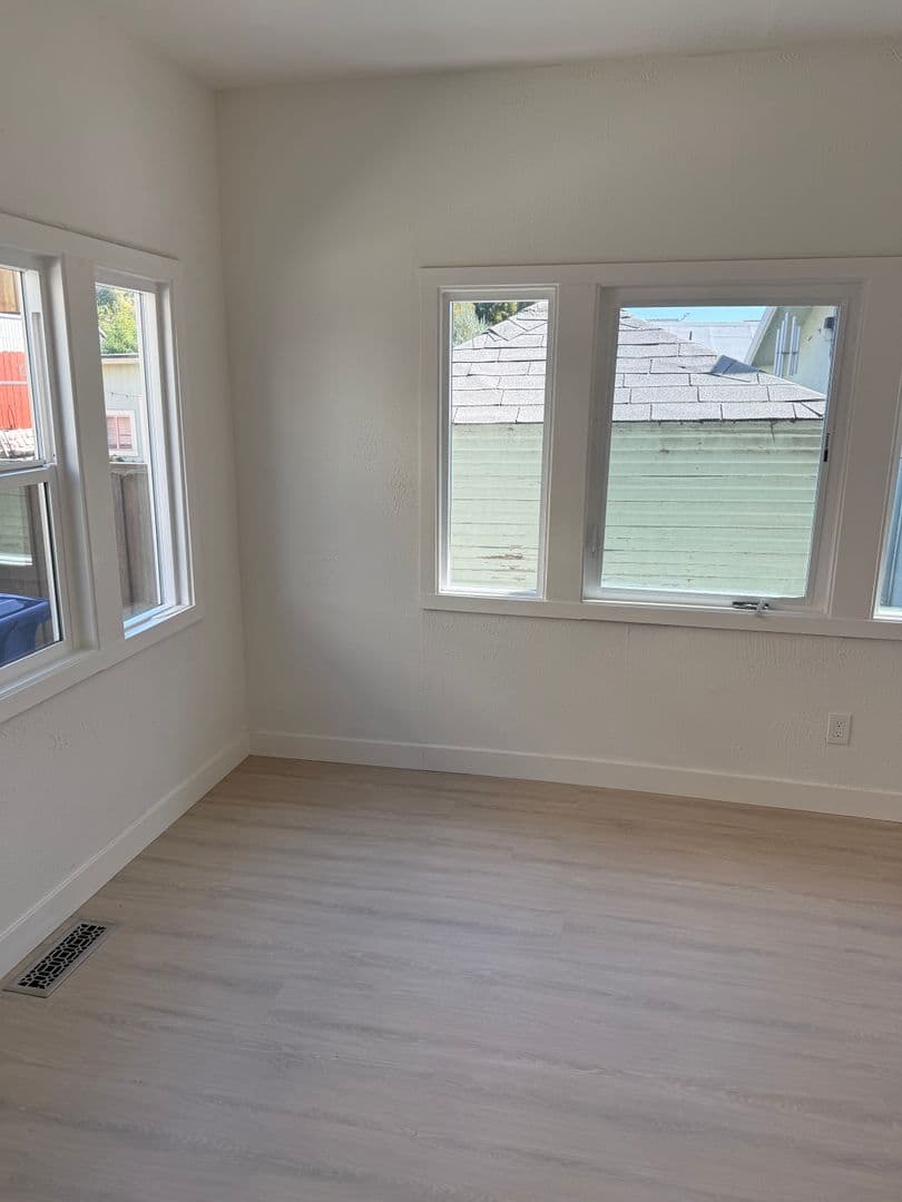 Oakland House: 3914 Agua Vista St.