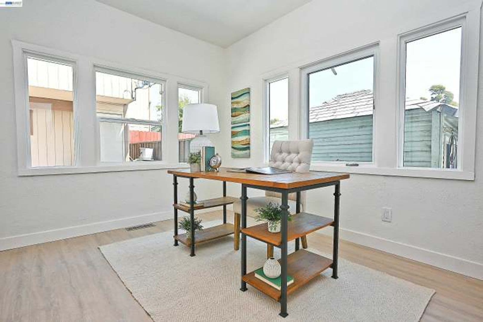 Oakland House: 3914 Agua Vista St.