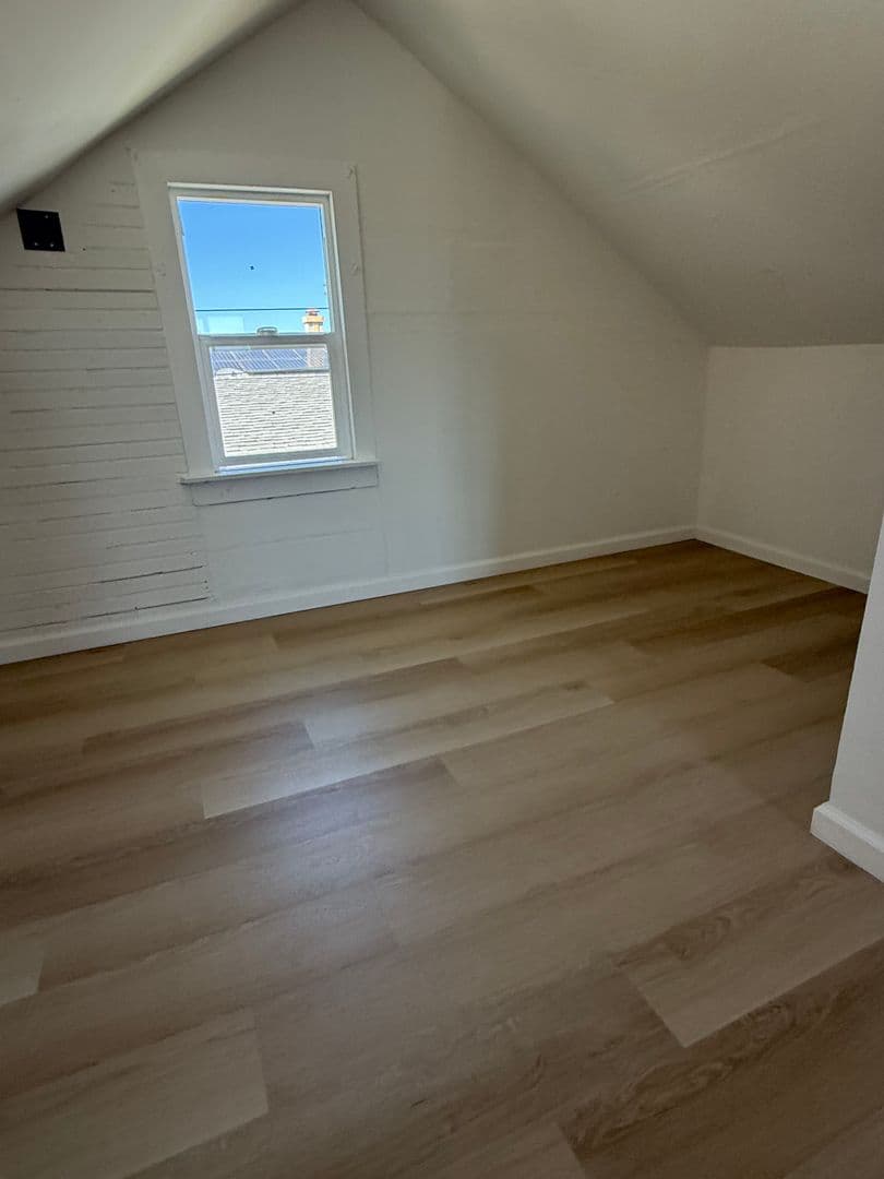 Oakland House: 3914 Agua Vista St.