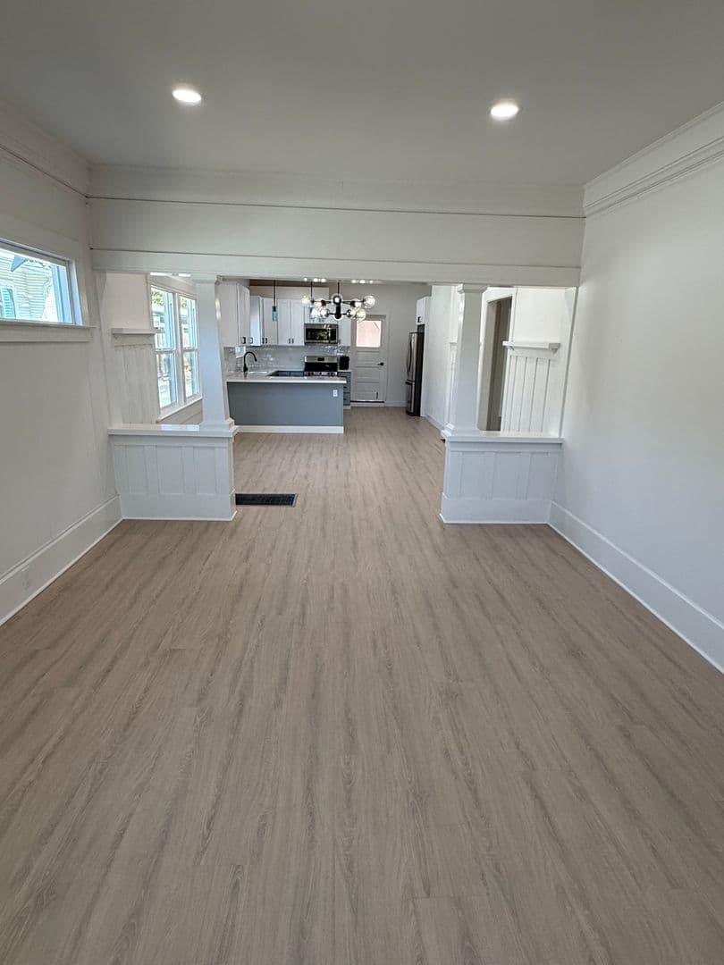 Oakland House: 3914 Agua Vista St.