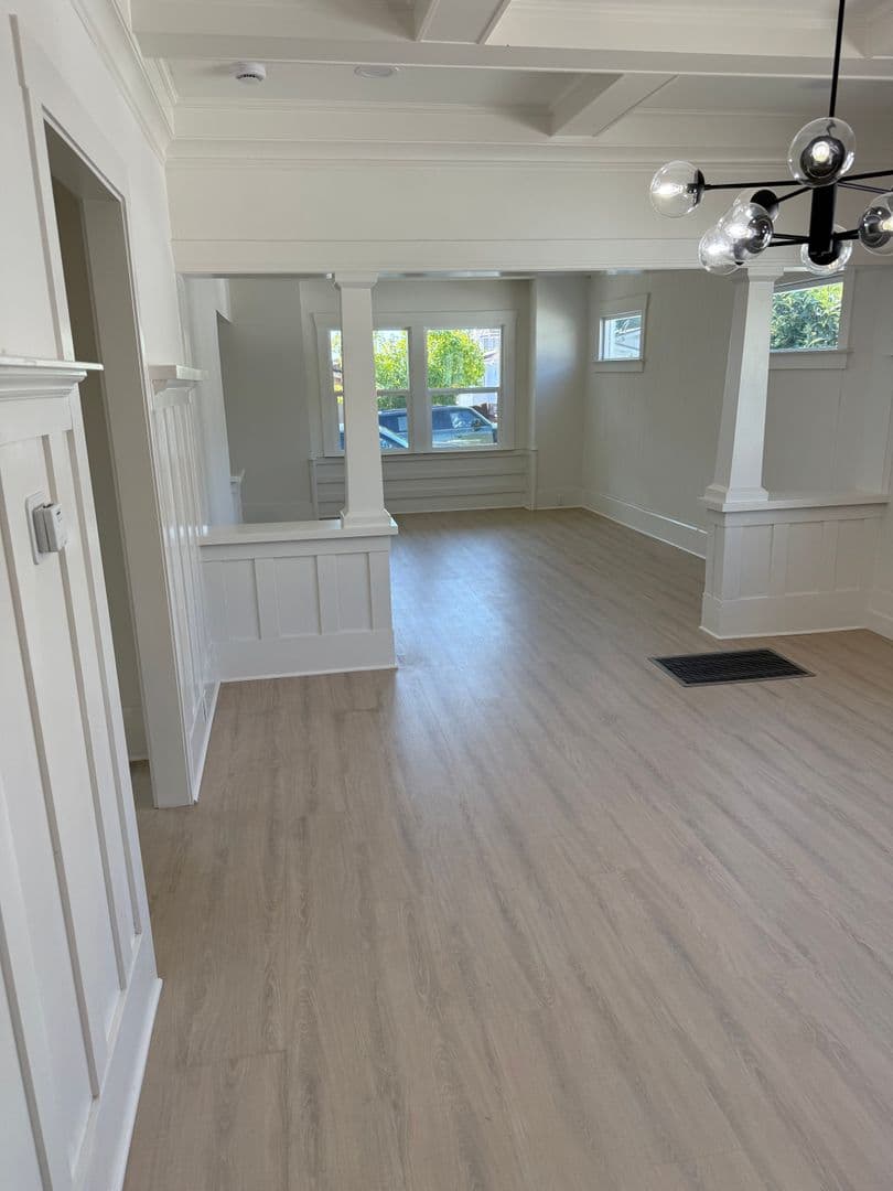 Oakland House: 3914 Agua Vista St.
