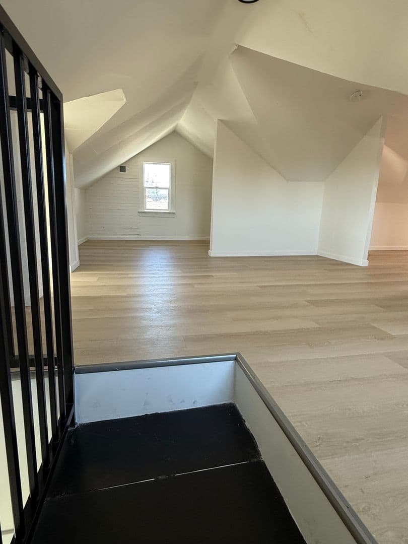 Oakland House: 3914 Agua Vista St.