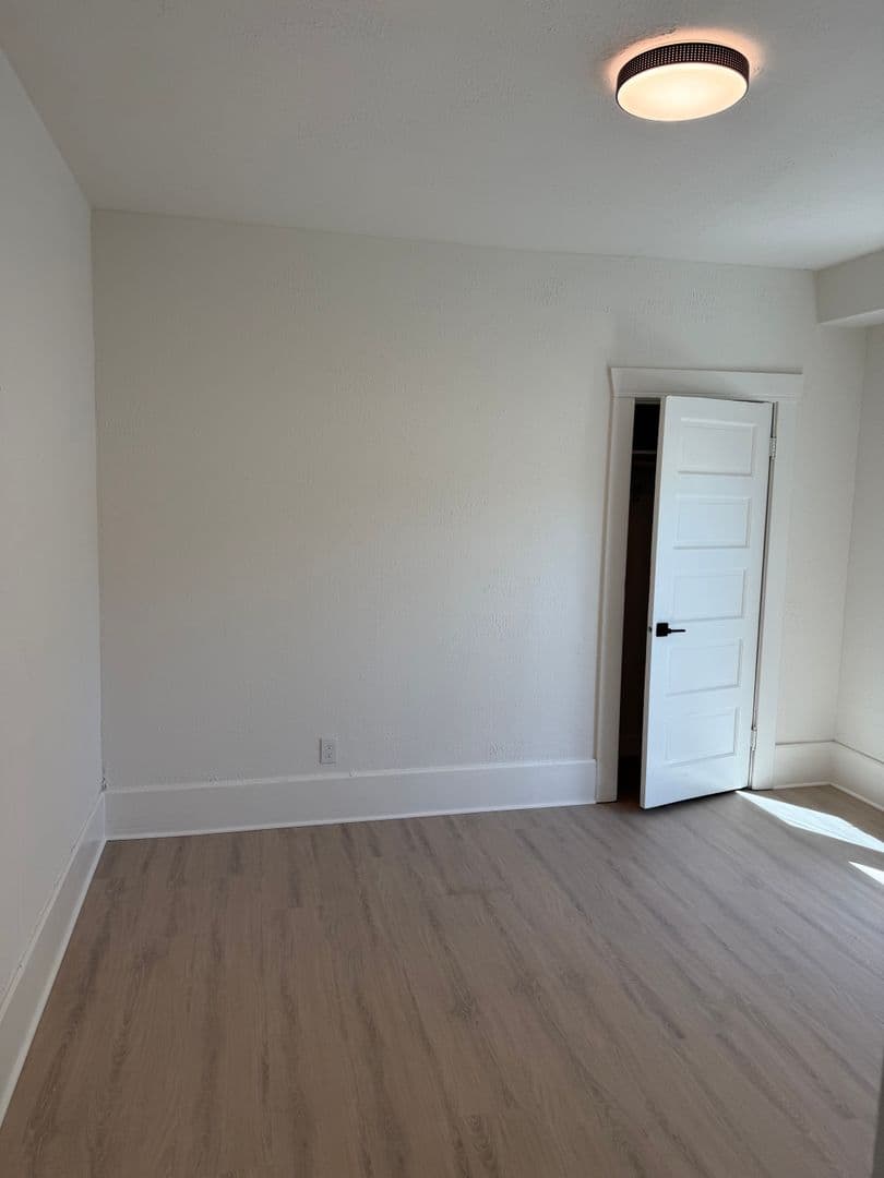 Oakland House: 3914 Agua Vista St.