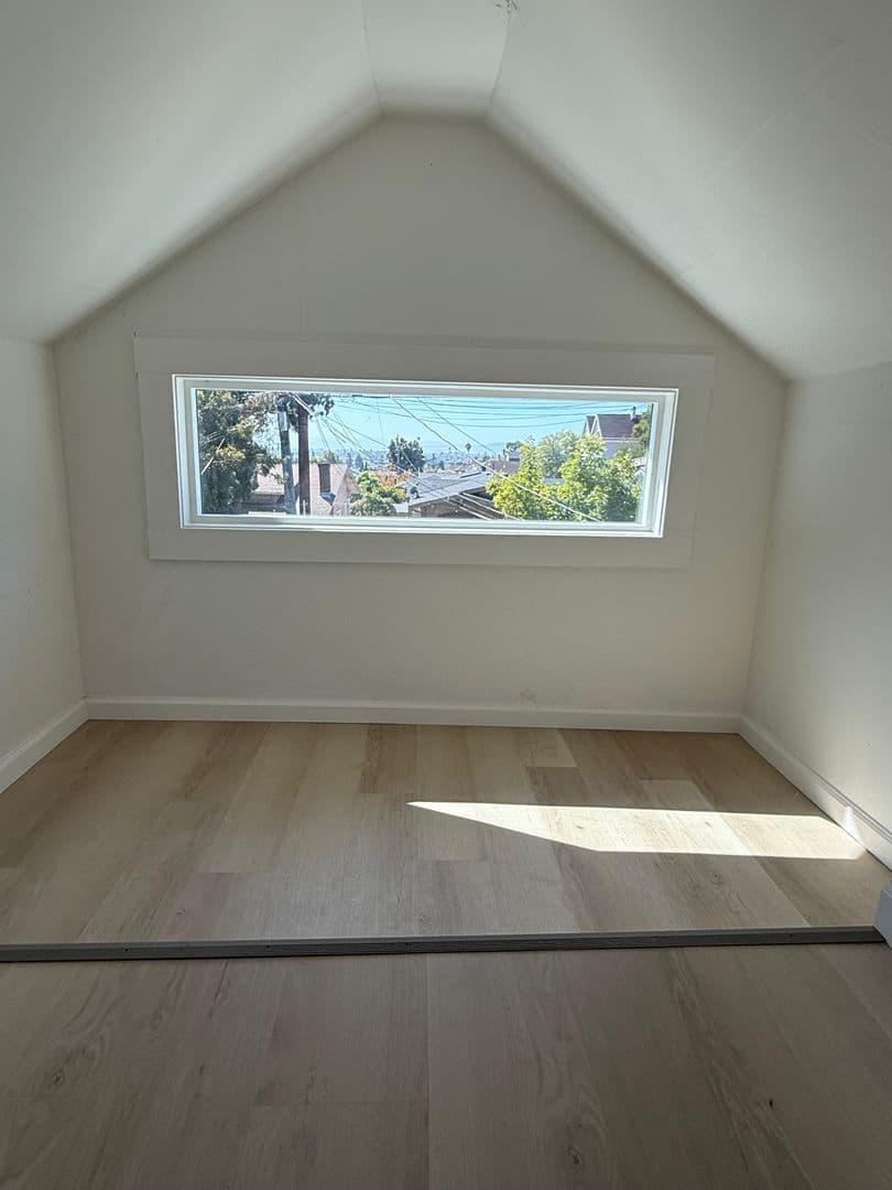 Oakland House: 3914 Agua Vista St.