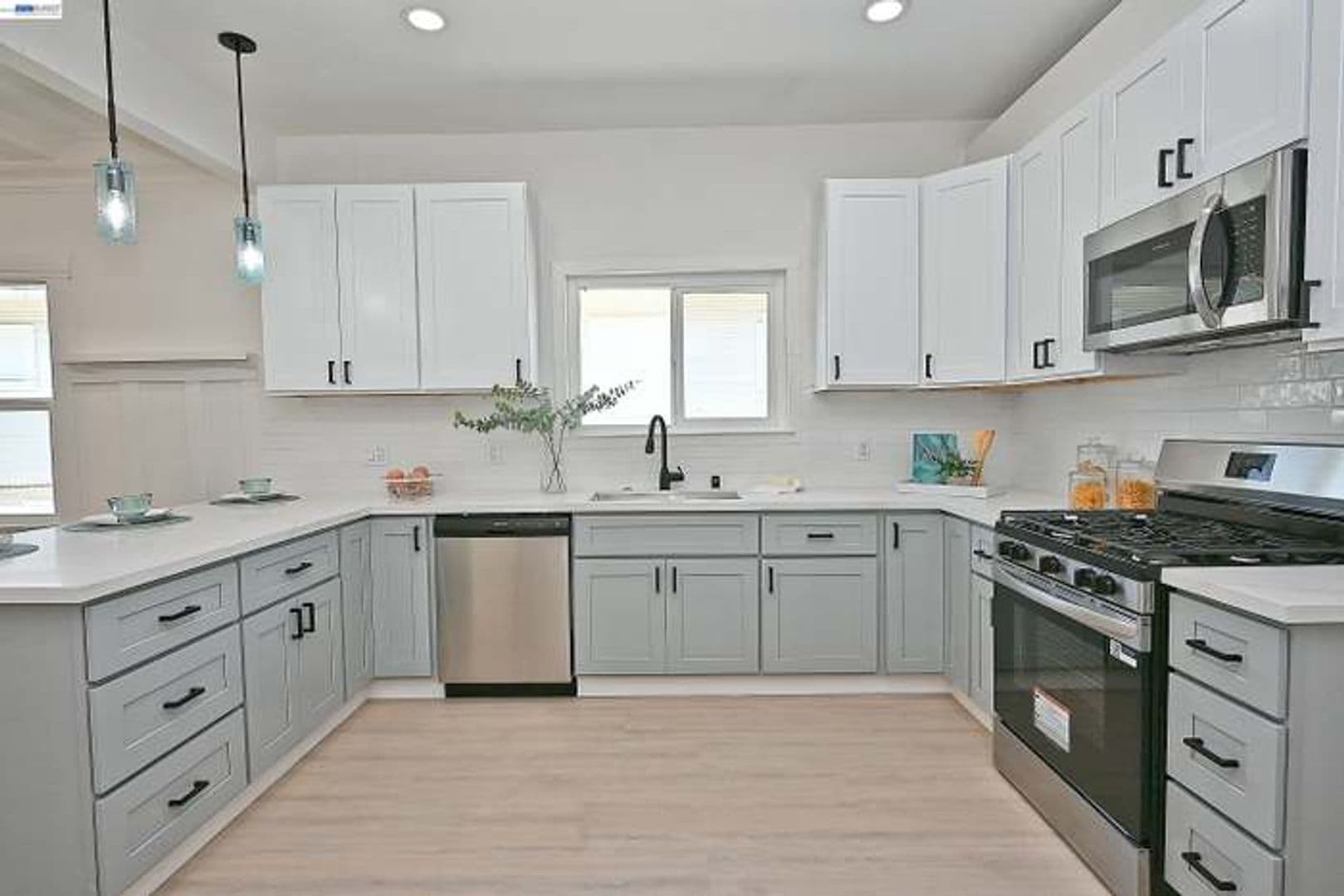 Oakland House: 3914 Agua Vista St.