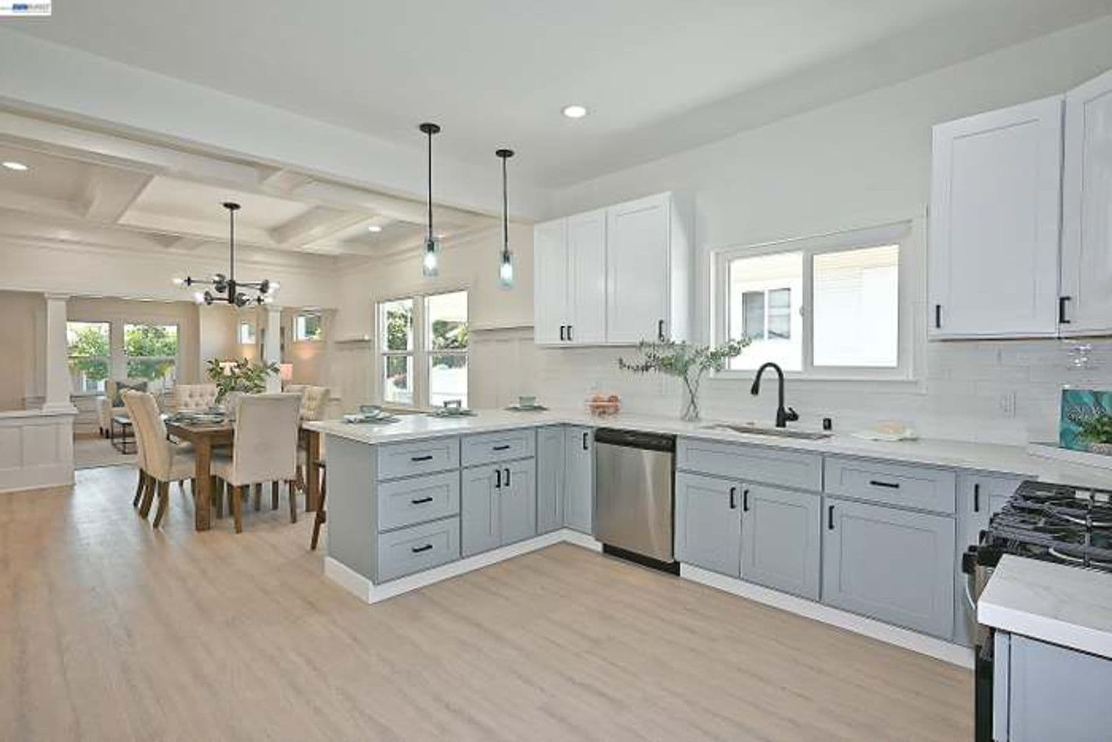 Oakland House: 3914 Agua Vista St.