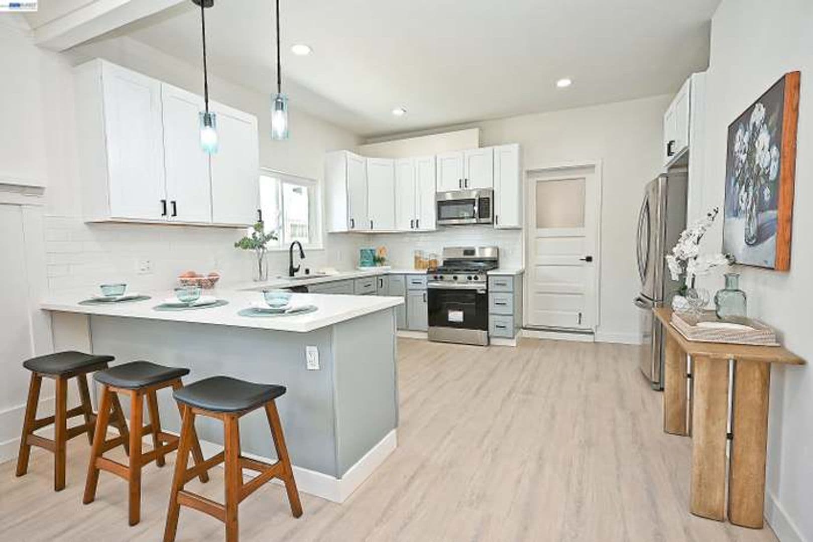 Oakland House: 3914 Agua Vista St.