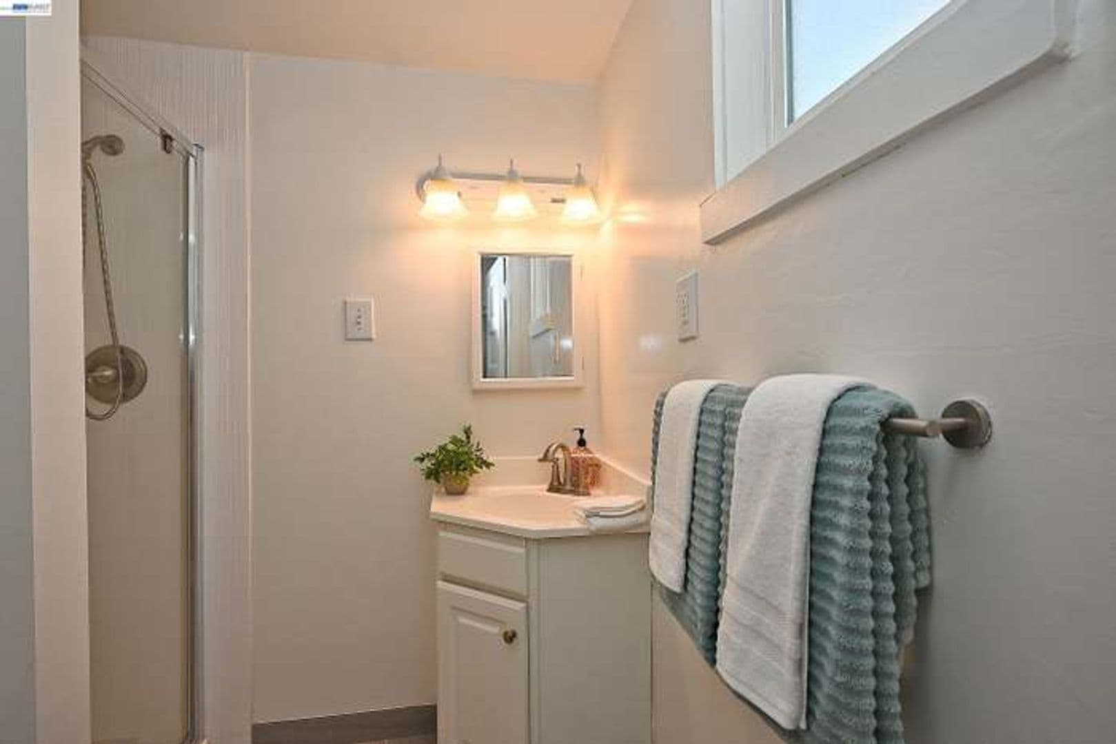 Oakland House: 3914 Agua Vista St.