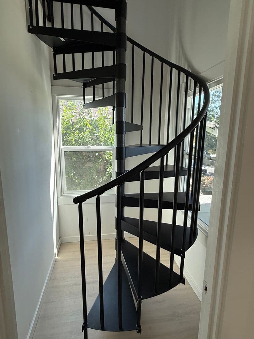 Oakland House: 3914 Agua Vista St.