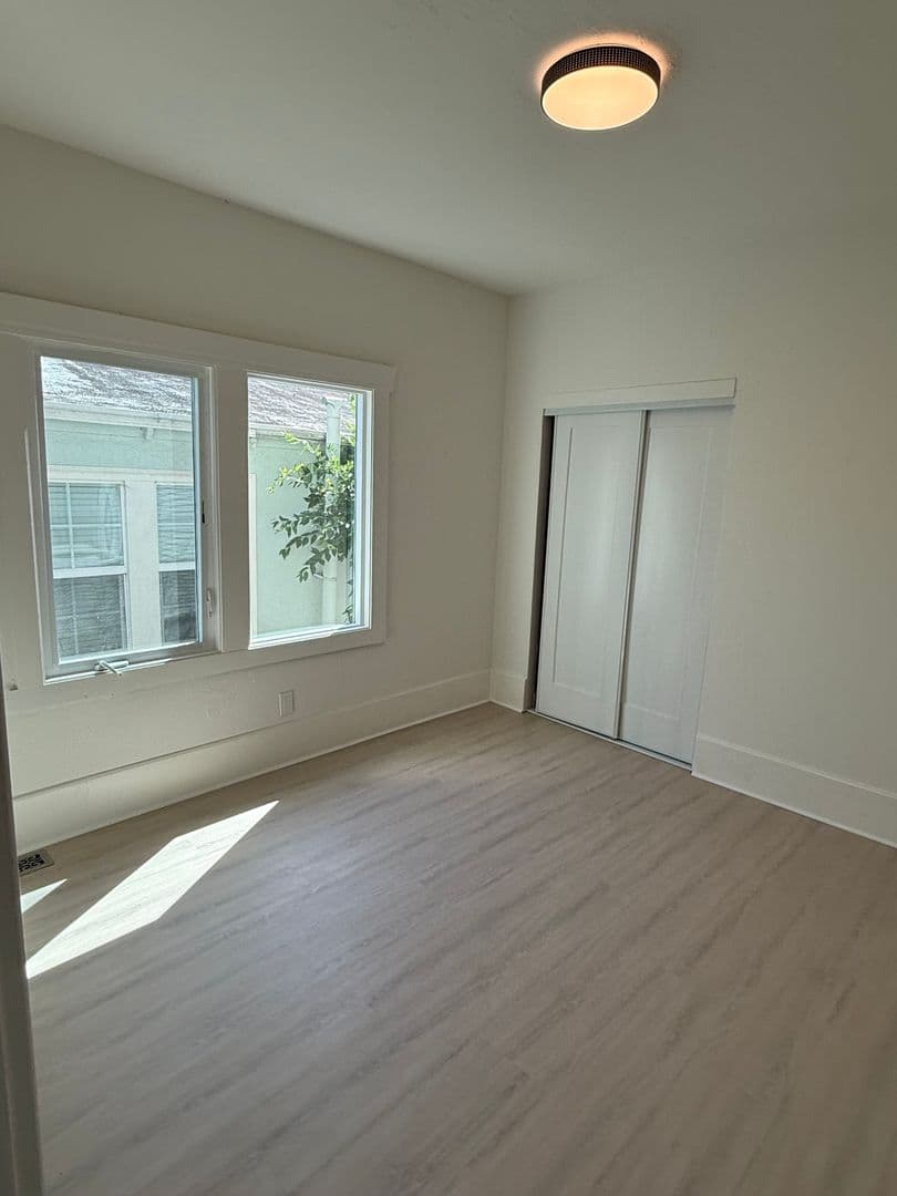 Oakland House: 3914 Agua Vista St.