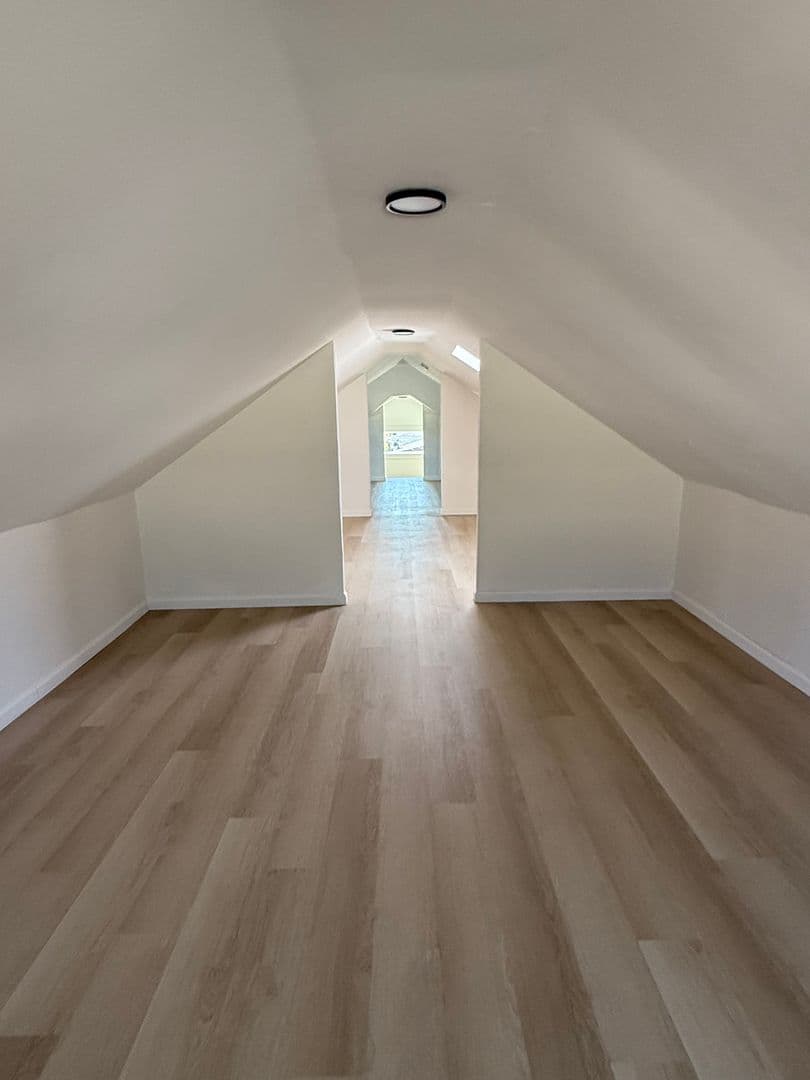 Oakland House: 3914 Agua Vista St.