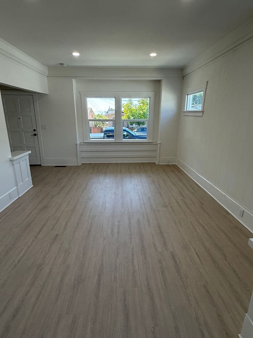 Oakland House: 3914 Agua Vista St.